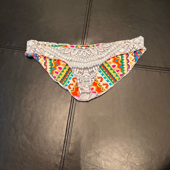 Rip Curl Reversible Bottom - Picture 2 of 5